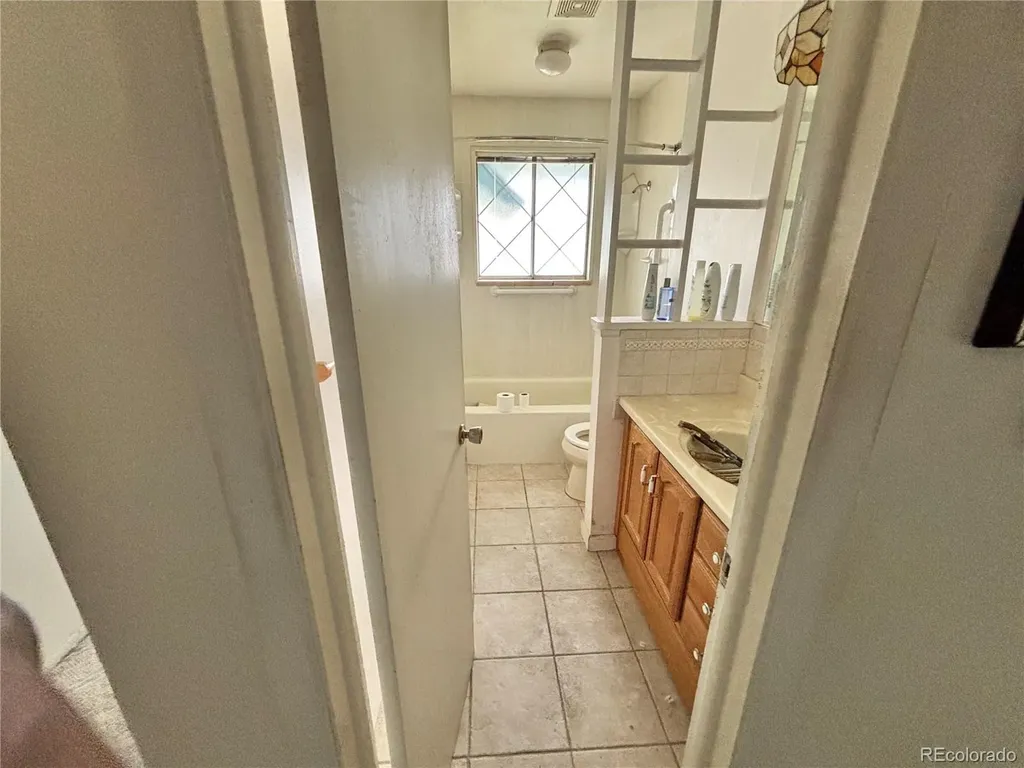 7600 S Kit Carson Drive Centennial CO 80122