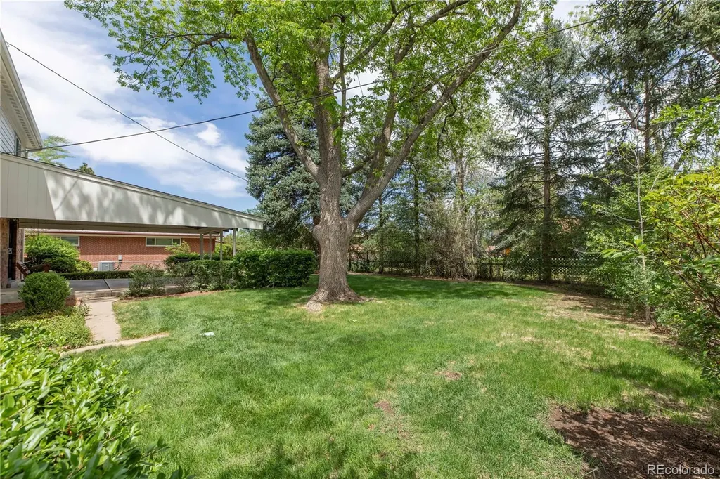 1061 E Briarwood Circle N Centennial CO 80122