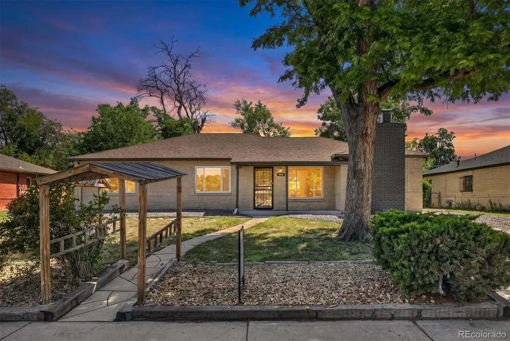 900 Quentin Street Aurora CO 80011