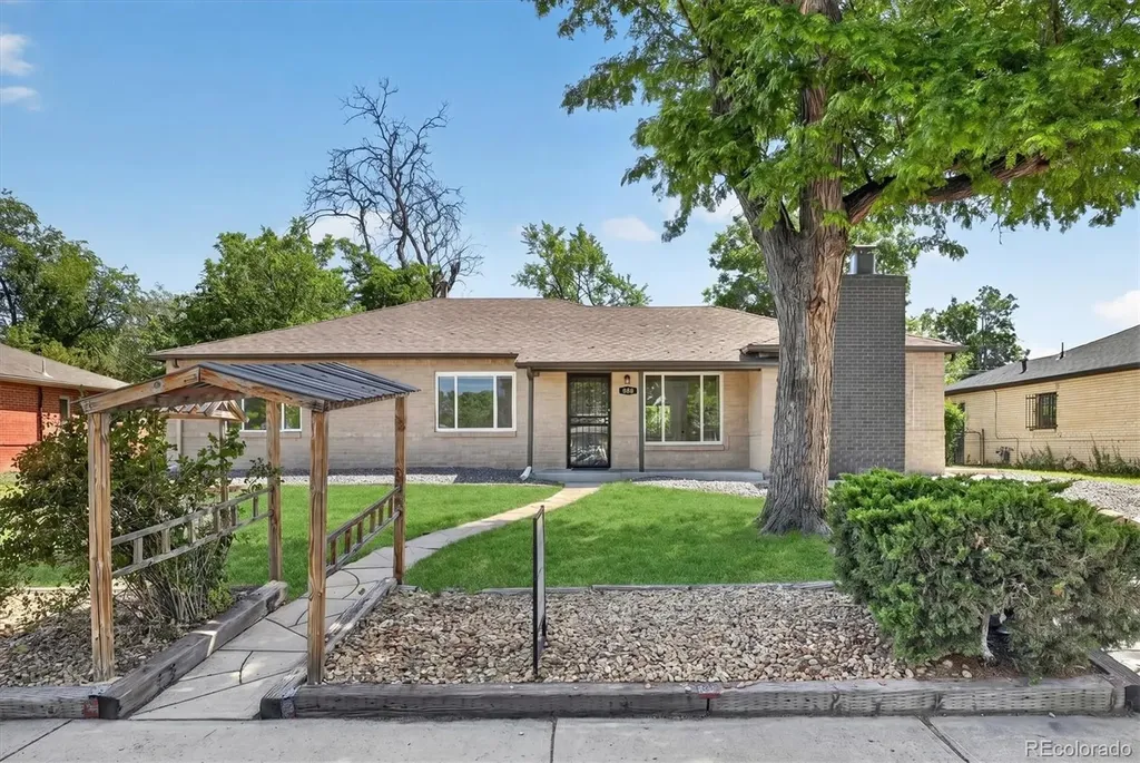 900 Quentin Street Aurora CO 80011