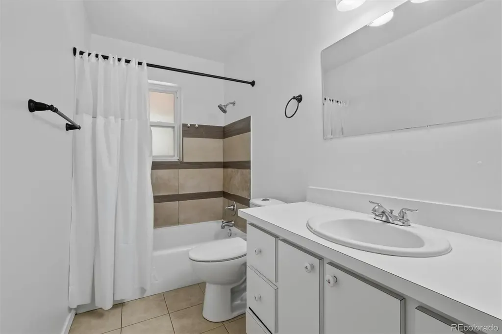 900 Quentin Street Aurora CO 80011