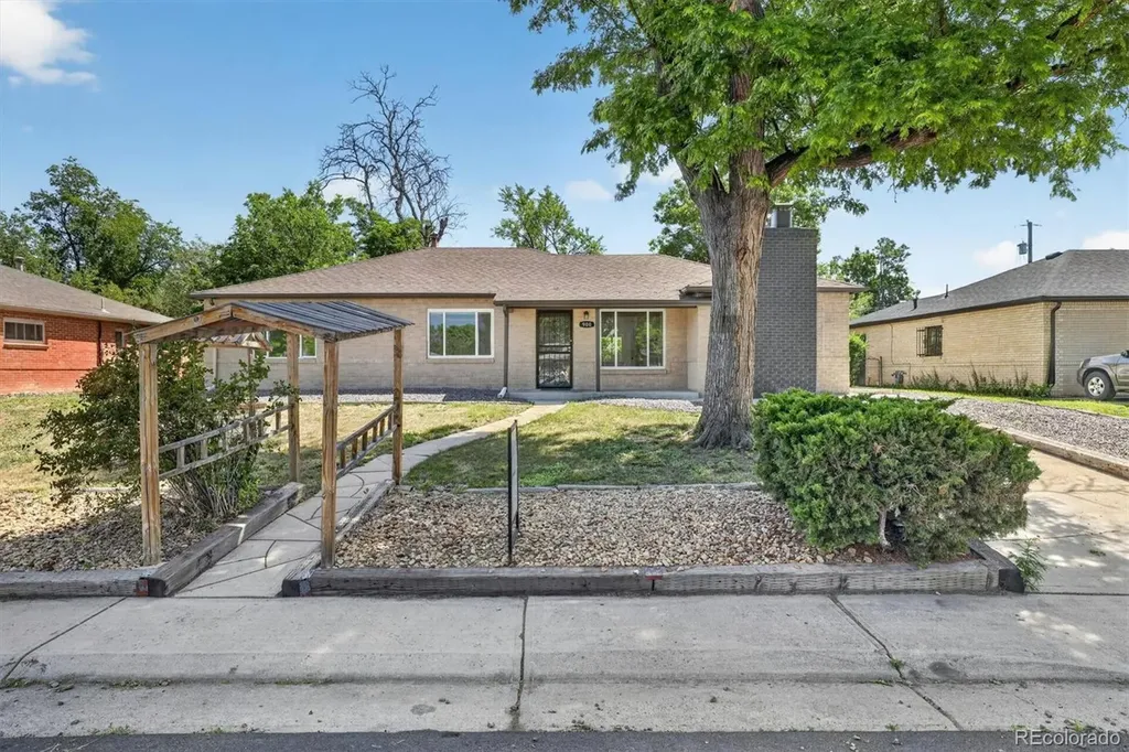 900 Quentin Street Aurora CO 80011