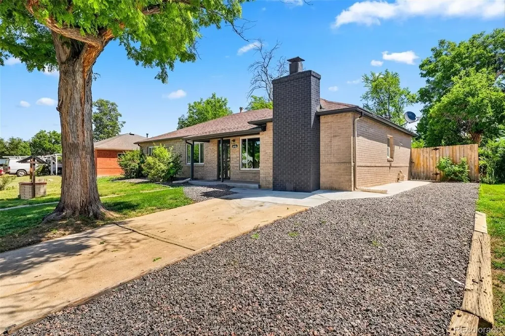 900 Quentin Street Aurora CO 80011