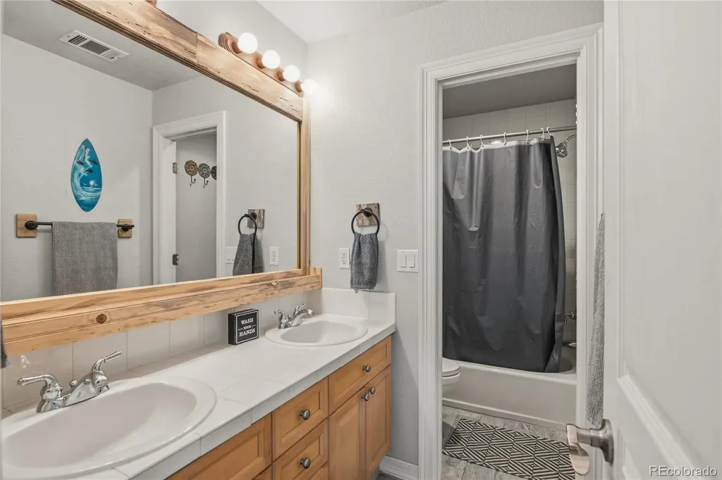 25042 E Davies Drive Aurora CO 80016