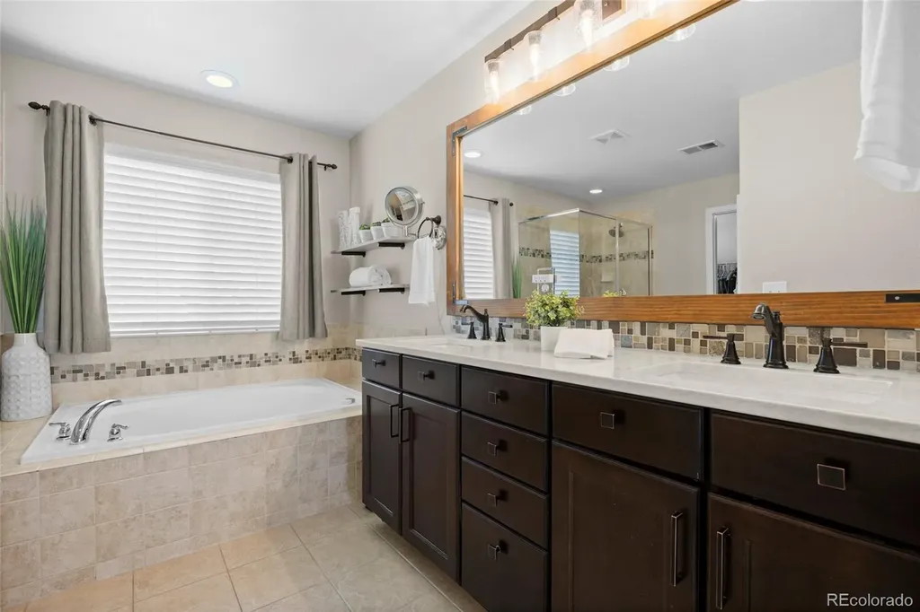 5060 S Riviera Court Aurora CO 80015