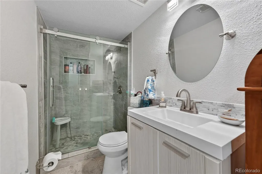 1550 S Oakland Street Aurora CO 80012