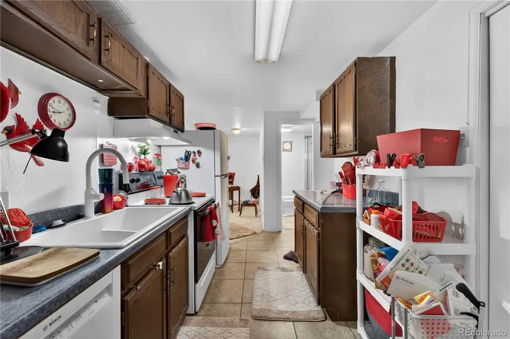 1550 S Oakland Street Aurora CO 80012