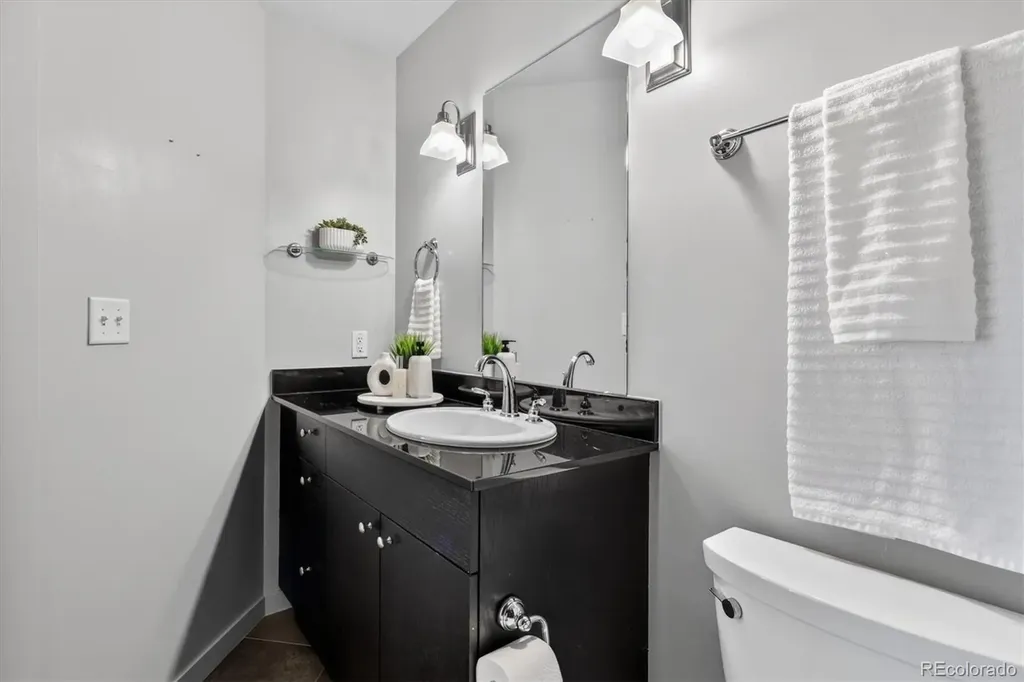2001 Lincoln Street Denver CO 80202