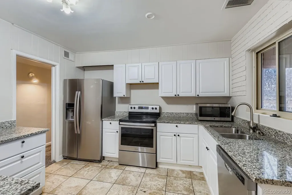 929 Quentin Street Aurora CO 80011