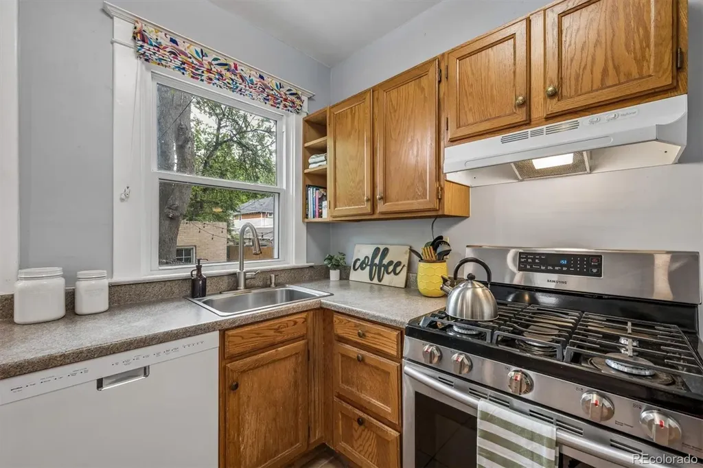 1060 Saint Paul Street Denver CO 80206