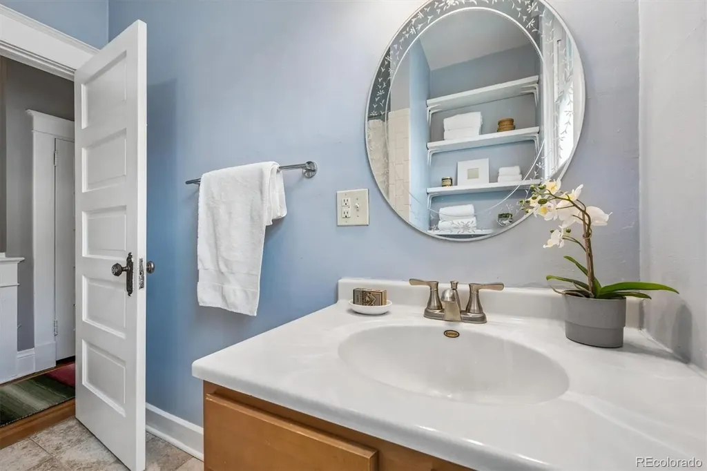 1060 Saint Paul Street Denver CO 80206