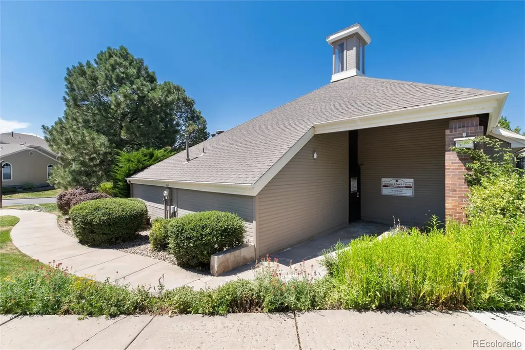 5712 W Asbury Place Denver CO 80227