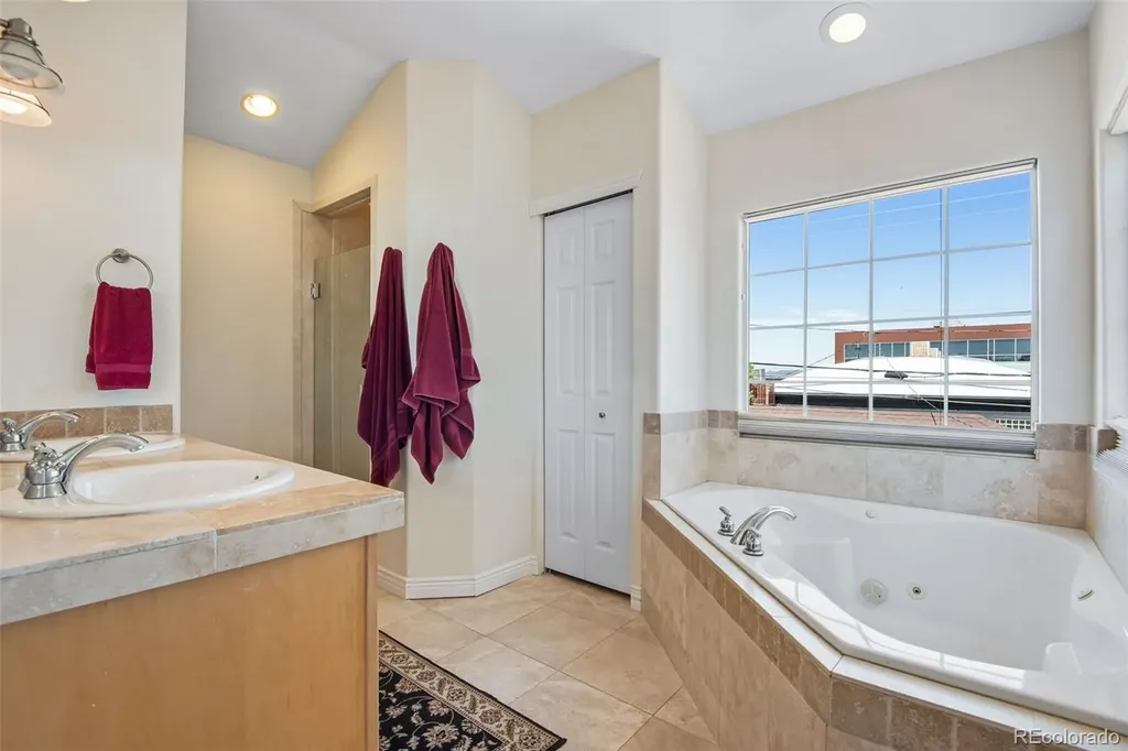 2933 Lawrence Street Denver CO 80205