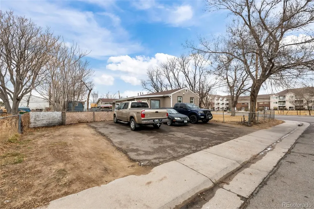 5997 Magnolia Street Commerce City CO 80022