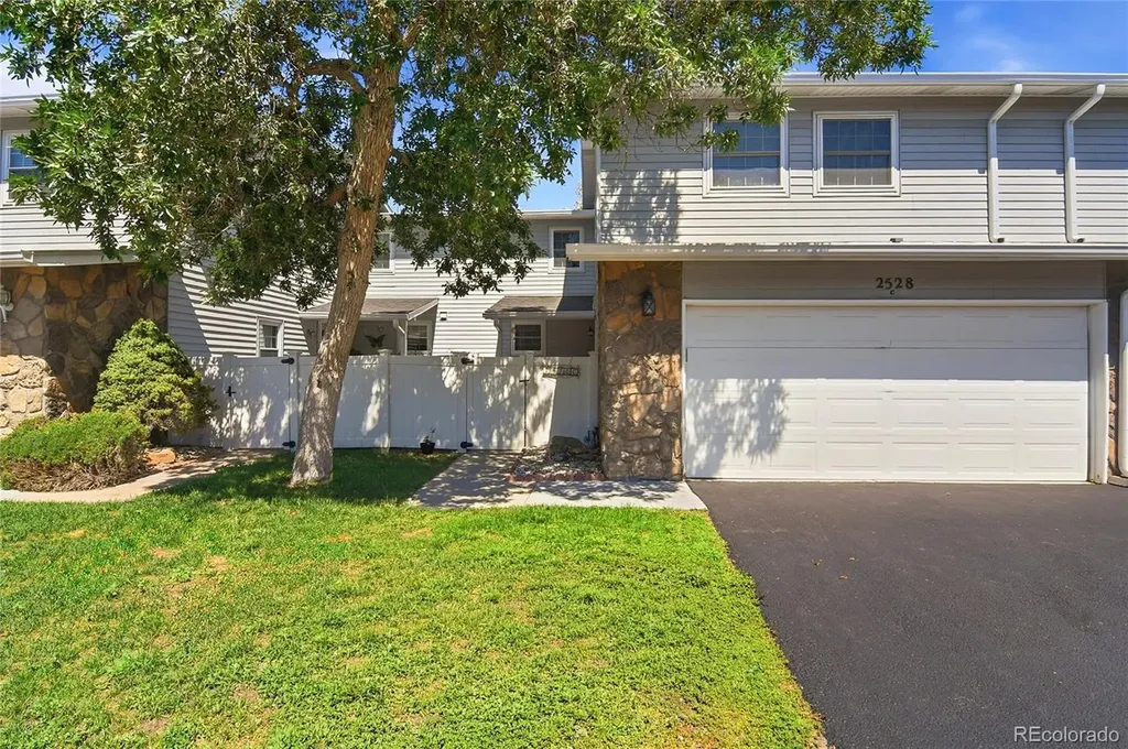 2528 S Vaughn Way Aurora CO 80014