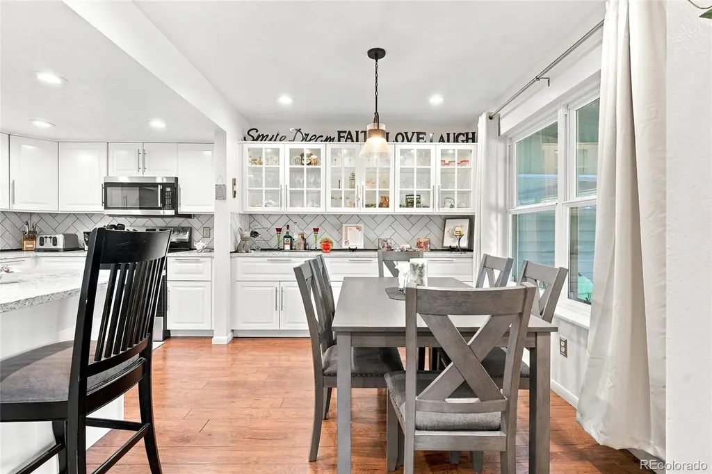 2528 S Vaughn Way Aurora CO 80014
