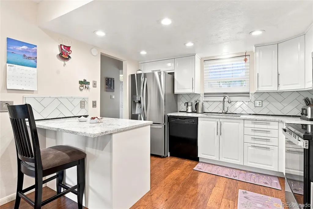 2528 S Vaughn Way Aurora CO 80014