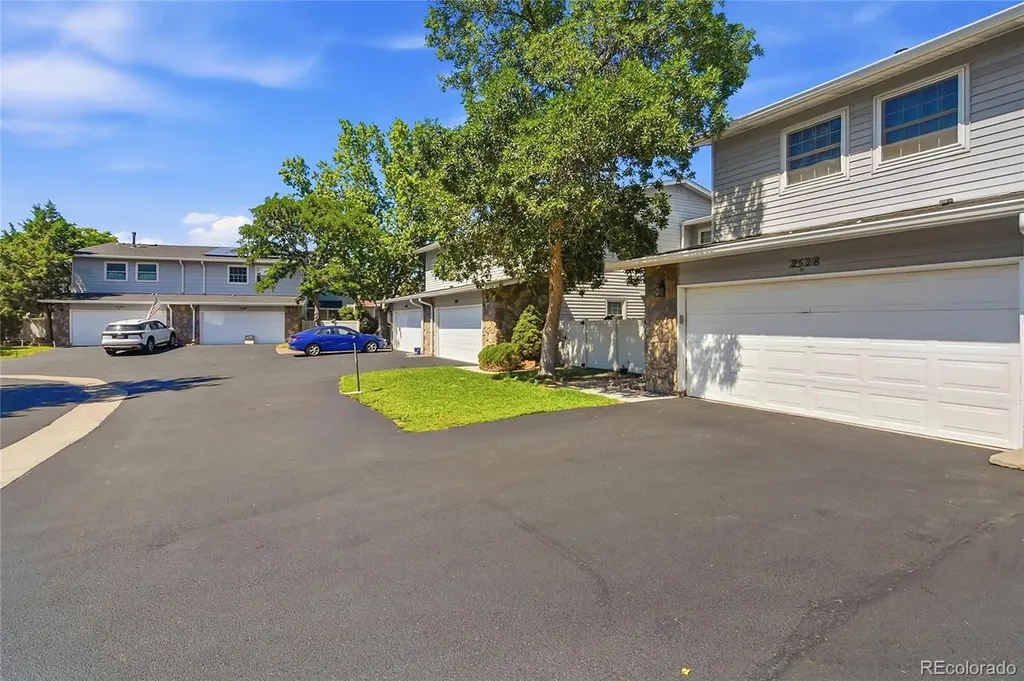 2528 S Vaughn Way Aurora CO 80014