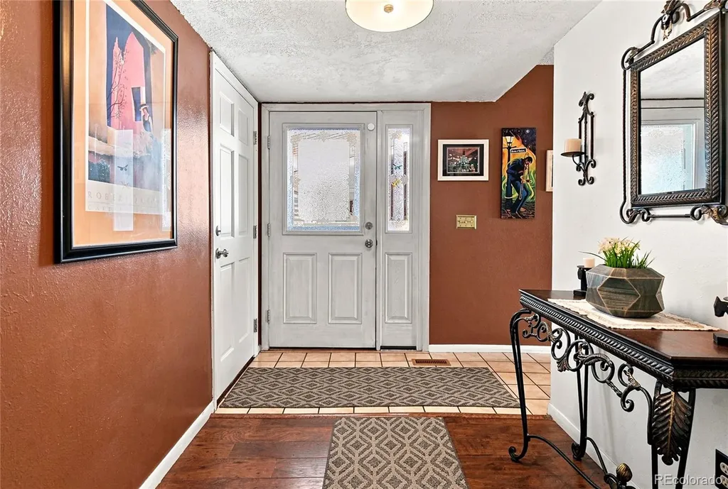 2528 S Vaughn Way Aurora CO 80014
