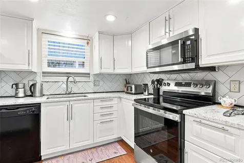 2528 S Vaughn Way Aurora CO 80014