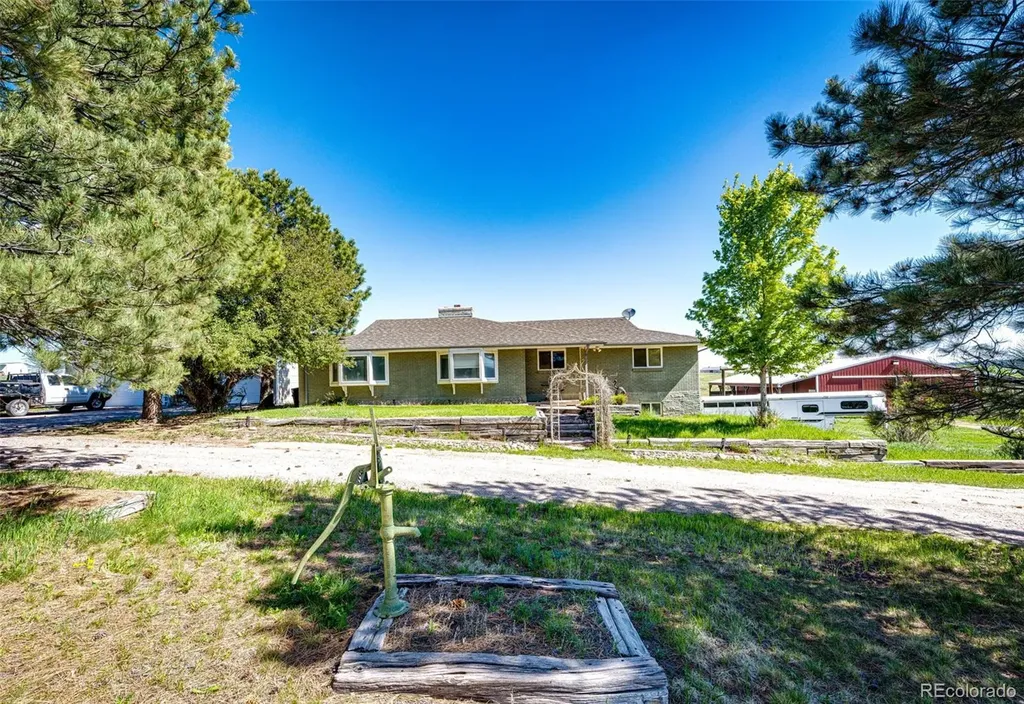 2487 Pinto Trail Elizabeth CO 80107