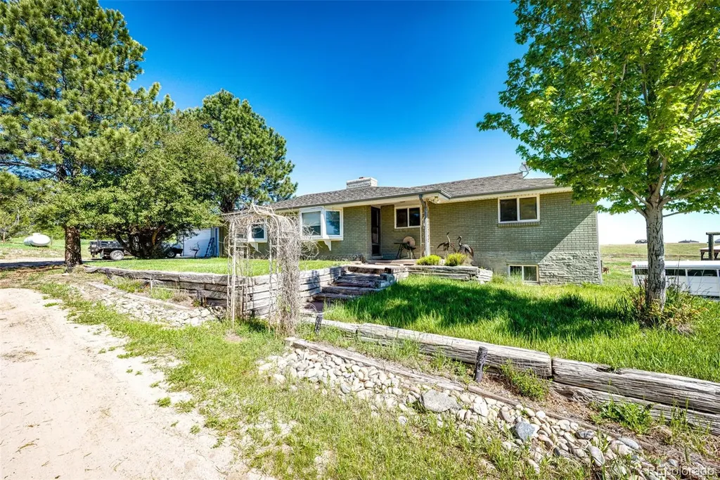 2487 Pinto Trail Elizabeth CO 80107