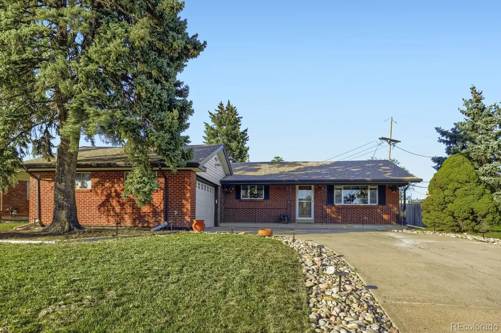 7678 Elmwood Lane Denver CO 80221