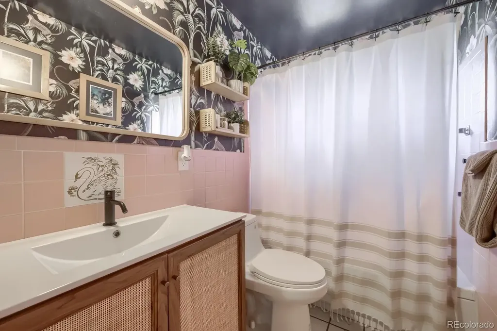 7678 Elmwood Lane Denver CO 80221