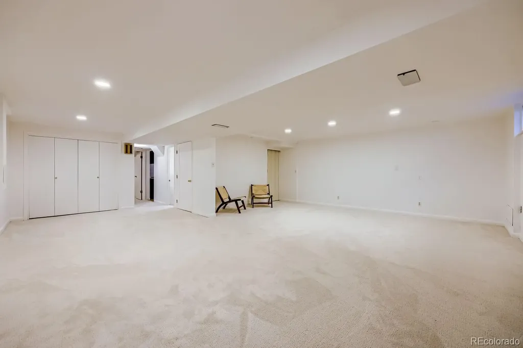 7678 Elmwood Lane Denver CO 80221