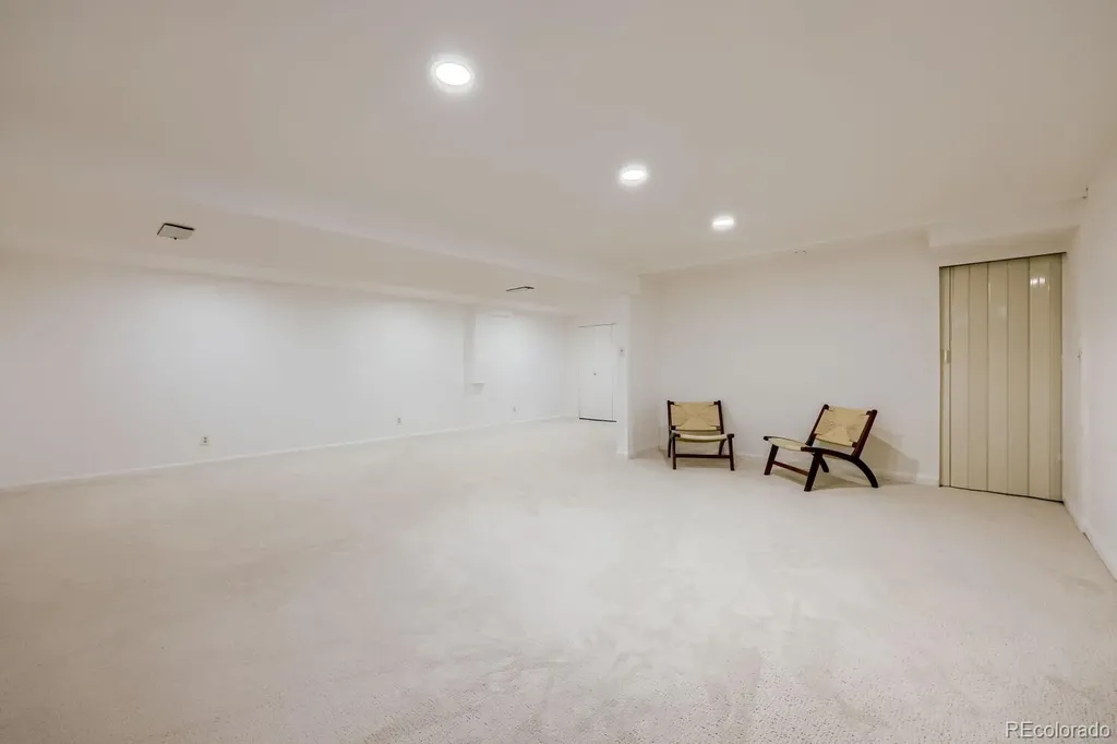 7678 Elmwood Lane Denver CO 80221