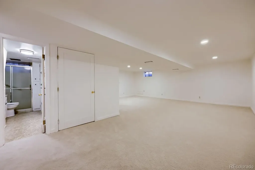 7678 Elmwood Lane Denver CO 80221