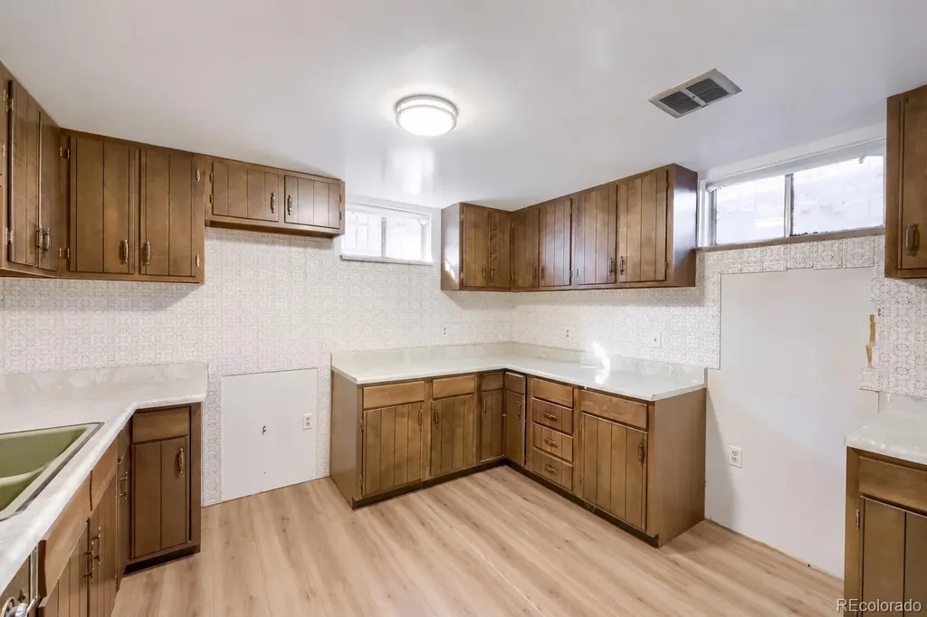 7678 Elmwood Lane Denver CO 80221