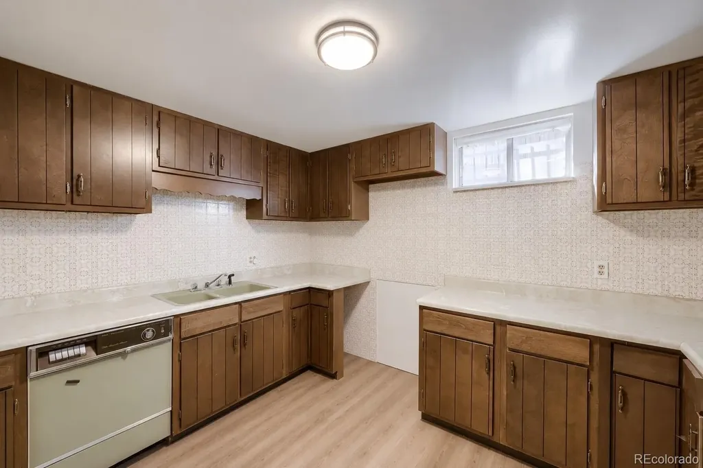 7678 Elmwood Lane Denver CO 80221