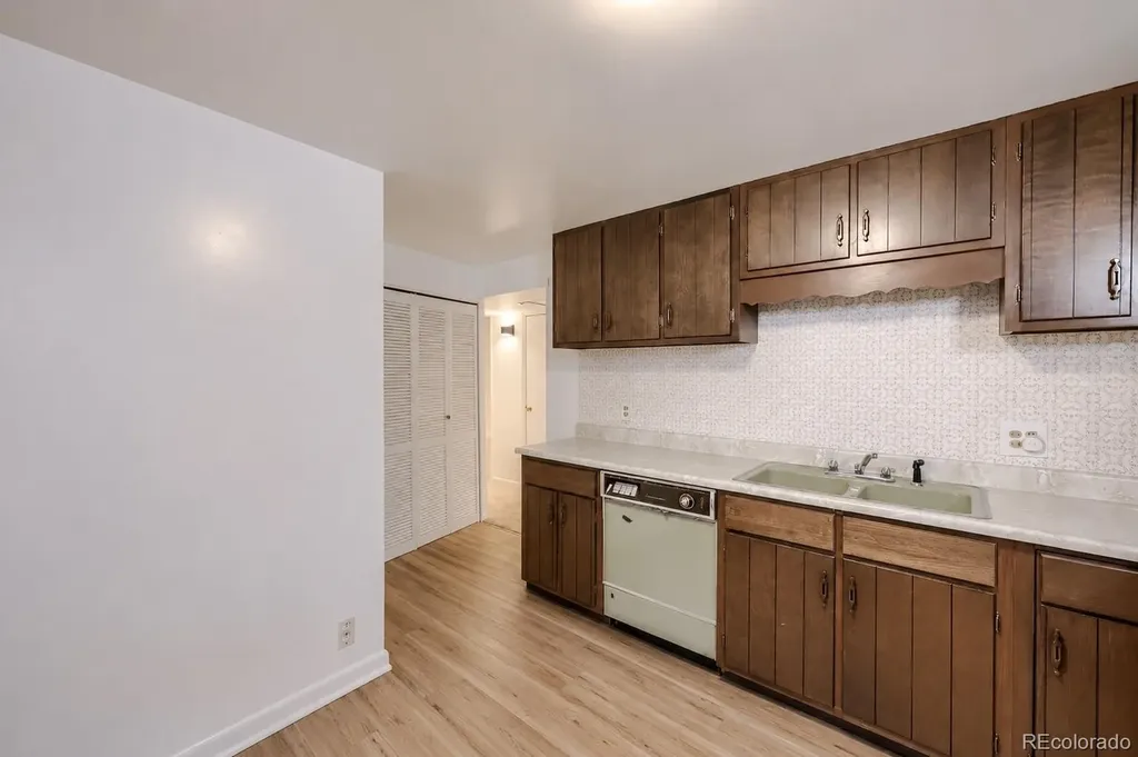 7678 Elmwood Lane Denver CO 80221