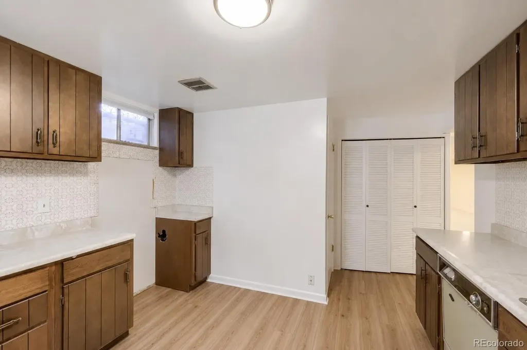 7678 Elmwood Lane Denver CO 80221