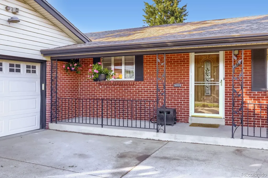 7678 Elmwood Lane Denver CO 80221