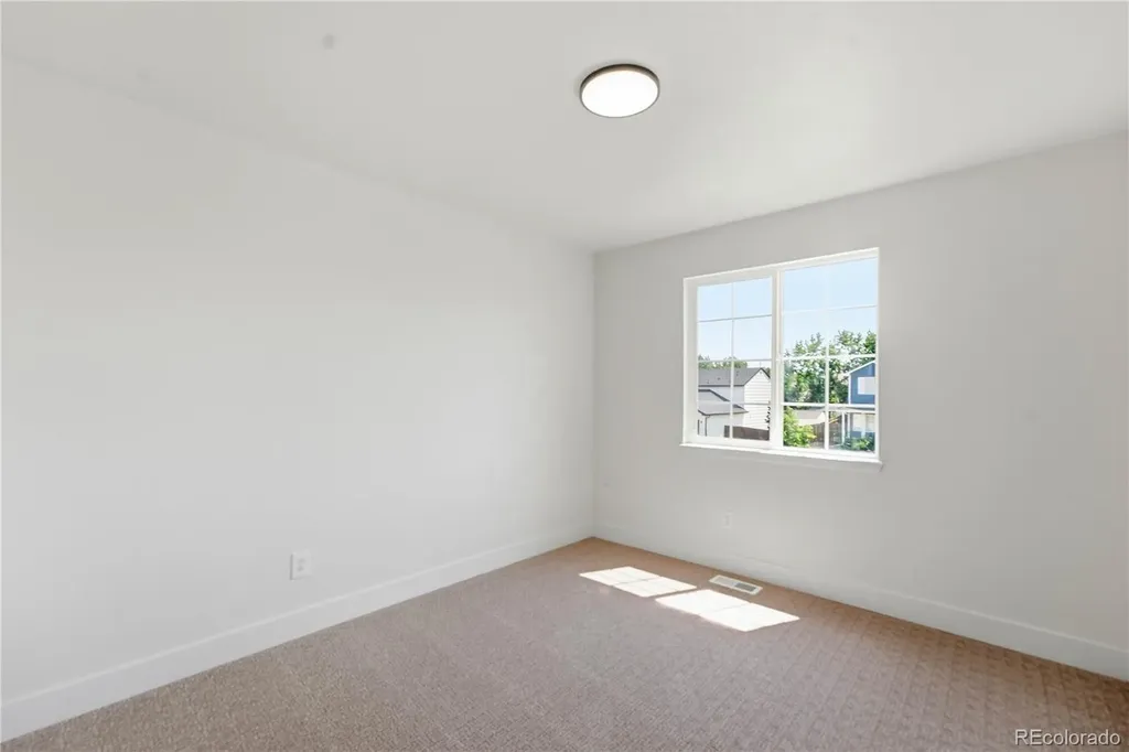 5283 Elkhart Street Denver CO 80239
