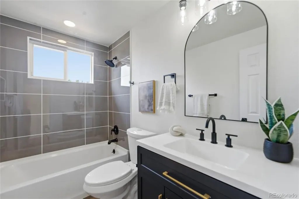 5283 Elkhart Street Denver CO 80239