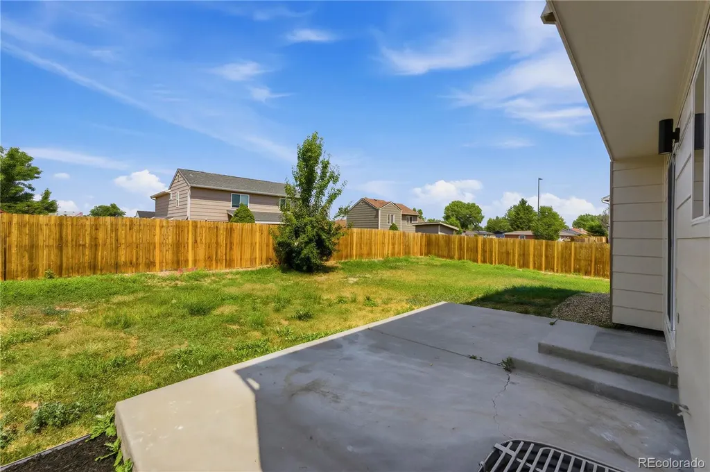 5283 Elkhart Street Denver CO 80239