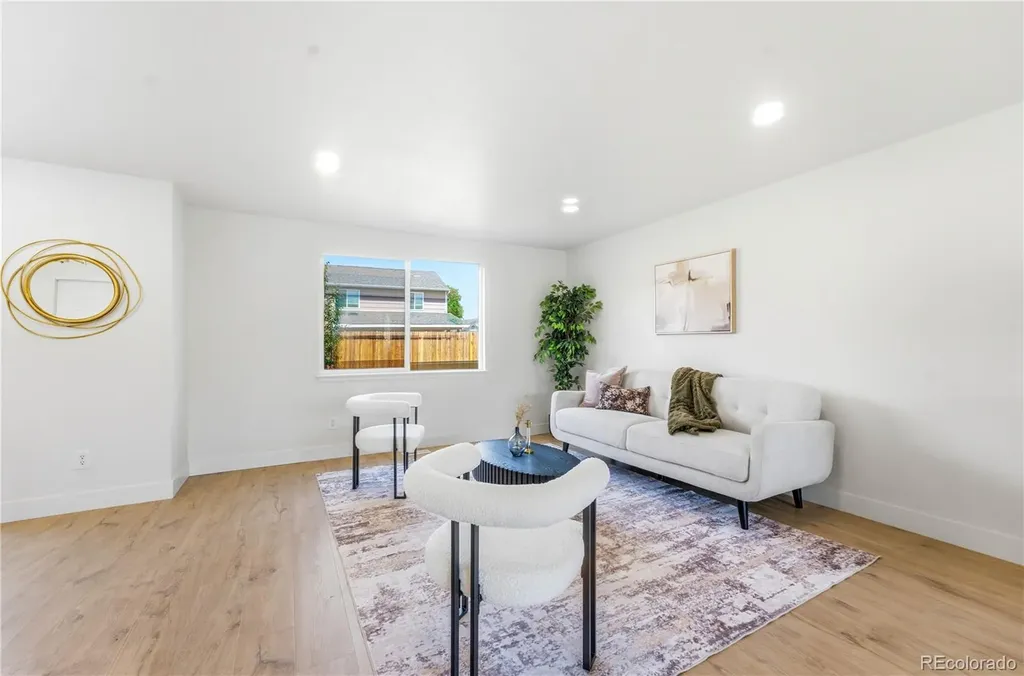 5283 Elkhart Street Denver CO 80239