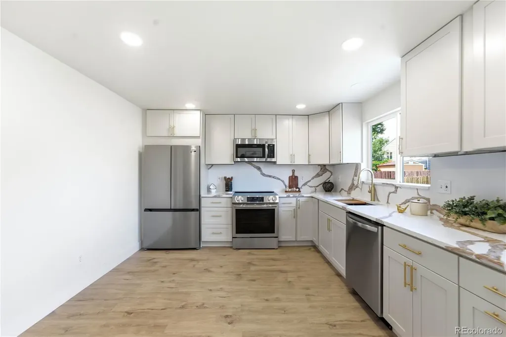 5283 Elkhart Street Denver CO 80239