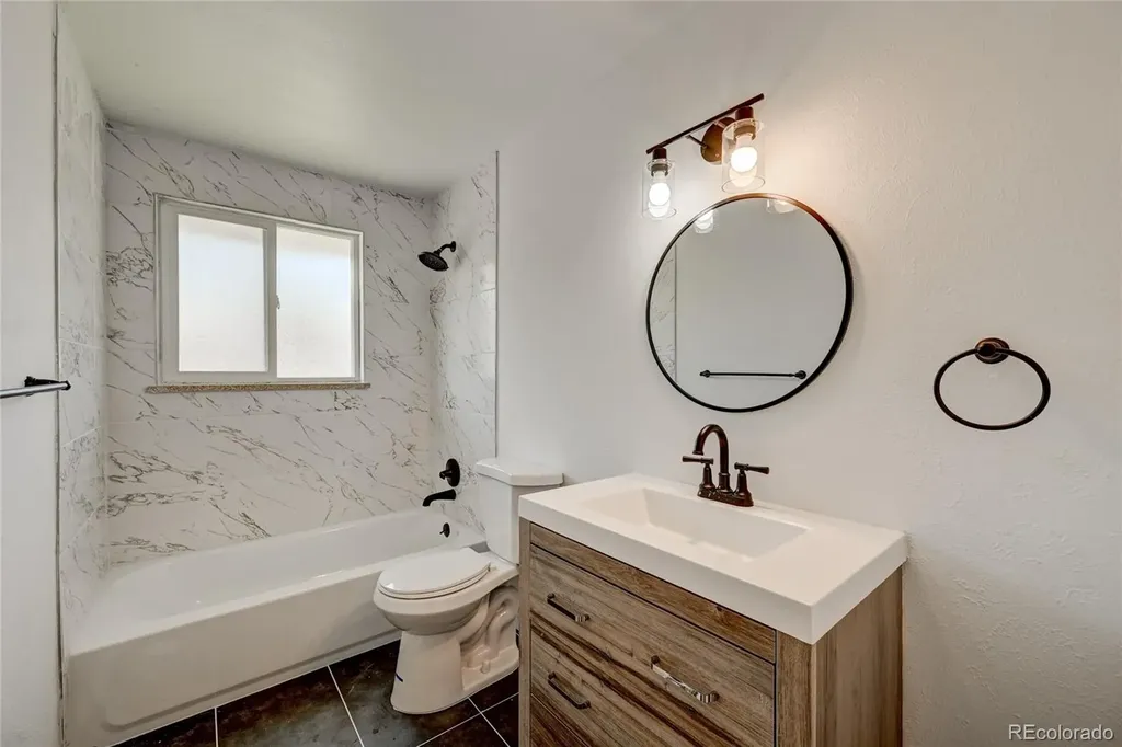 1872 S Quay Street Lakewood CO 80232