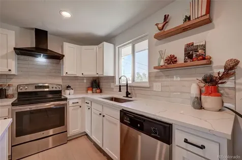 1872 S Quay Street Lakewood CO 80232
