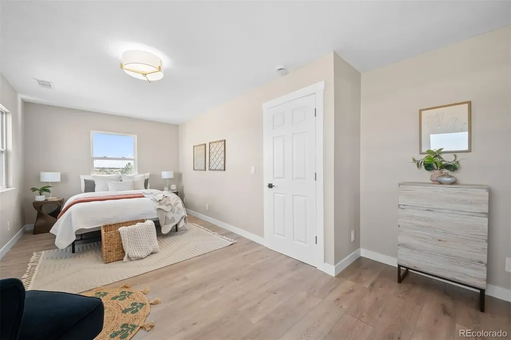 59 S Degaulle Street Aurora CO 80018
