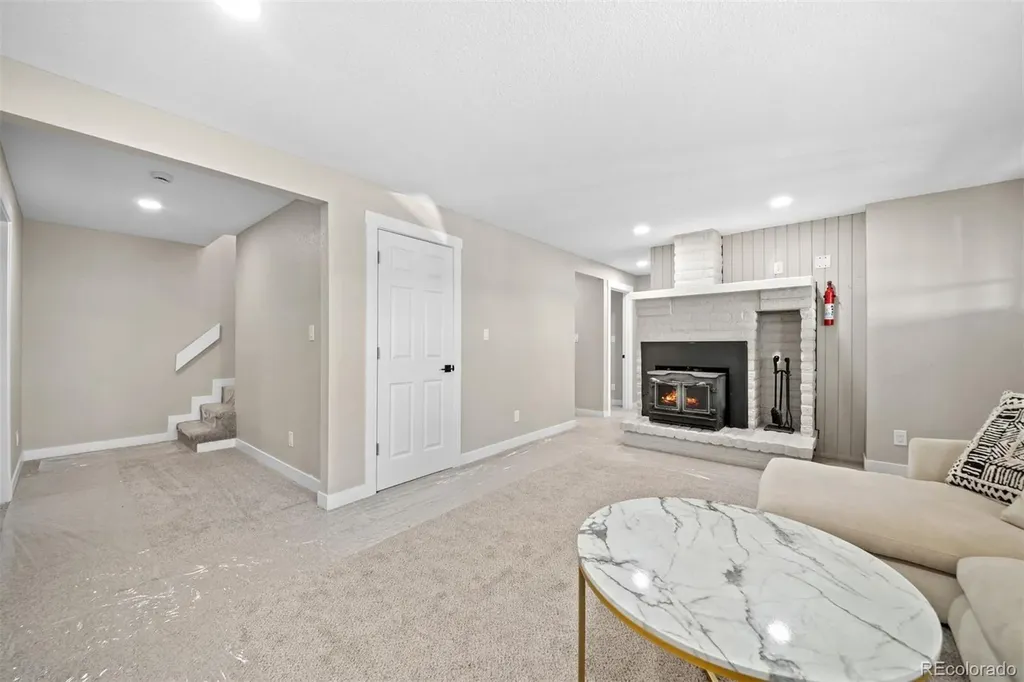 59 S Degaulle Street Aurora CO 80018