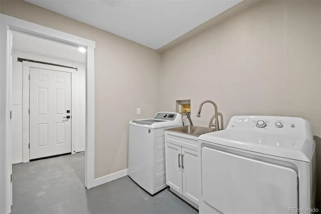 59 S Degaulle Street Aurora CO 80018