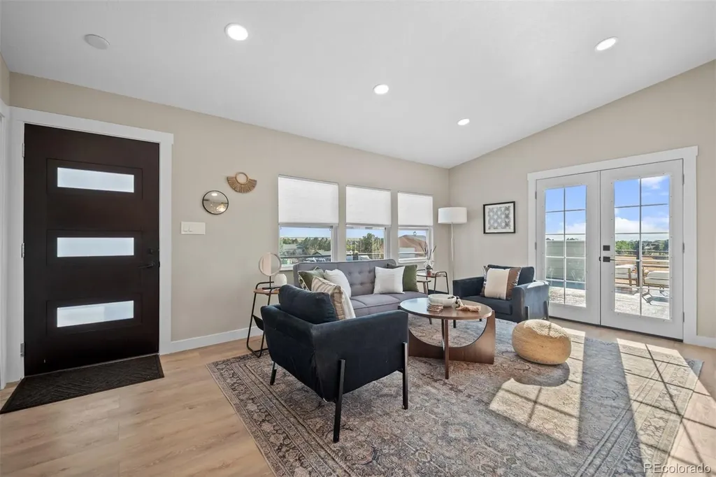 59 S Degaulle Street Aurora CO 80018