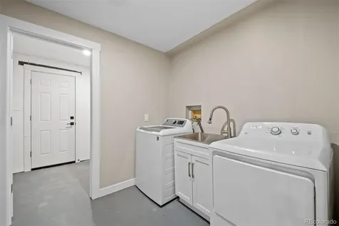 59 S Degaulle Street Aurora CO 80018