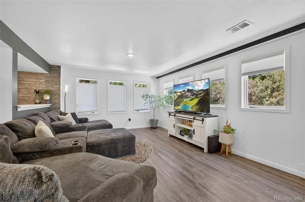 8 Silver Aspen Littleton CO 80127