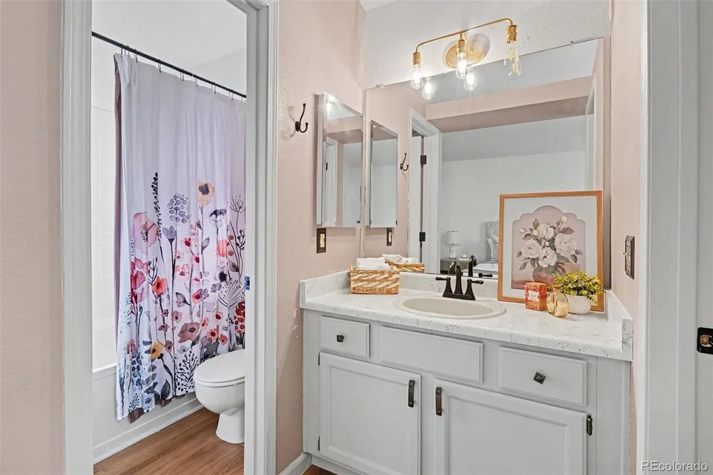 4886 S Argonne Street Aurora CO 80015